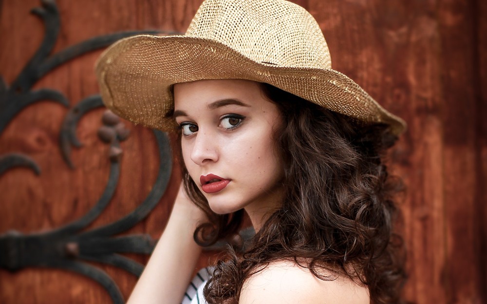 男人聊天很枯燥,男子每天无所事事