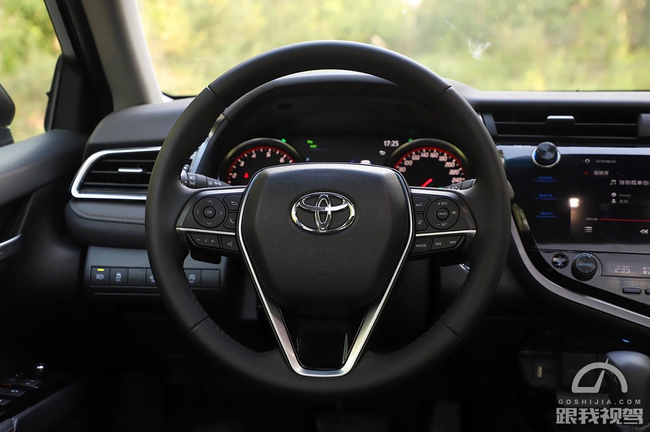 高性价比19款丰田凯美瑞用车体验,全新一代丰田凯美瑞油耗是亮点