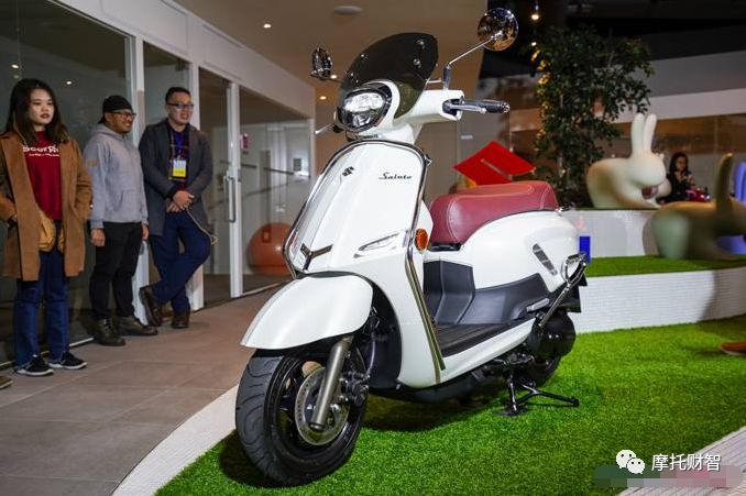 铃木新复古踏板saluto几个颜色,铃木1万左右新款踏板