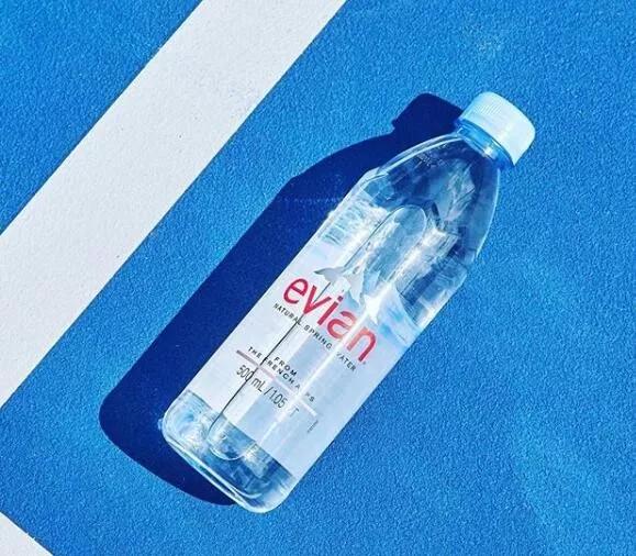 依云如何将一瓶水，卖出奢侈品的味道？