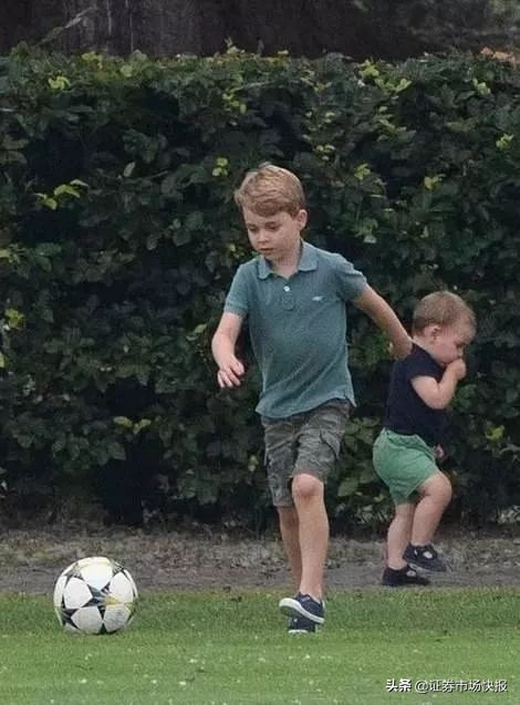 英国乔治小王子6岁了！作为王室继承人也逃不过“鸡血妈妈”