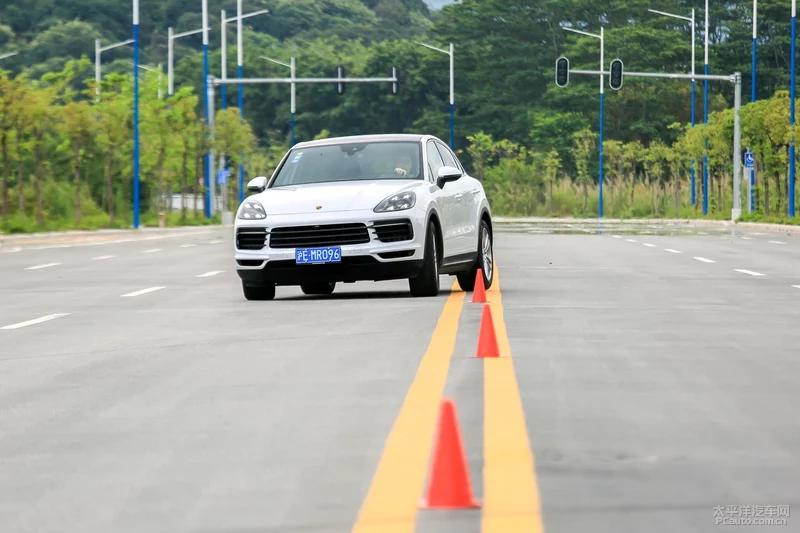 保时捷2024款卡宴coupe石英灰街拍,保时捷卡宴coupe2024款音响效果