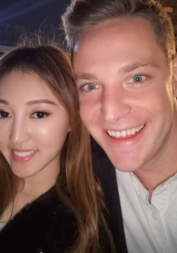 31岁港姐与25年离异富商结婚,26岁的港姐和40岁富商离婚