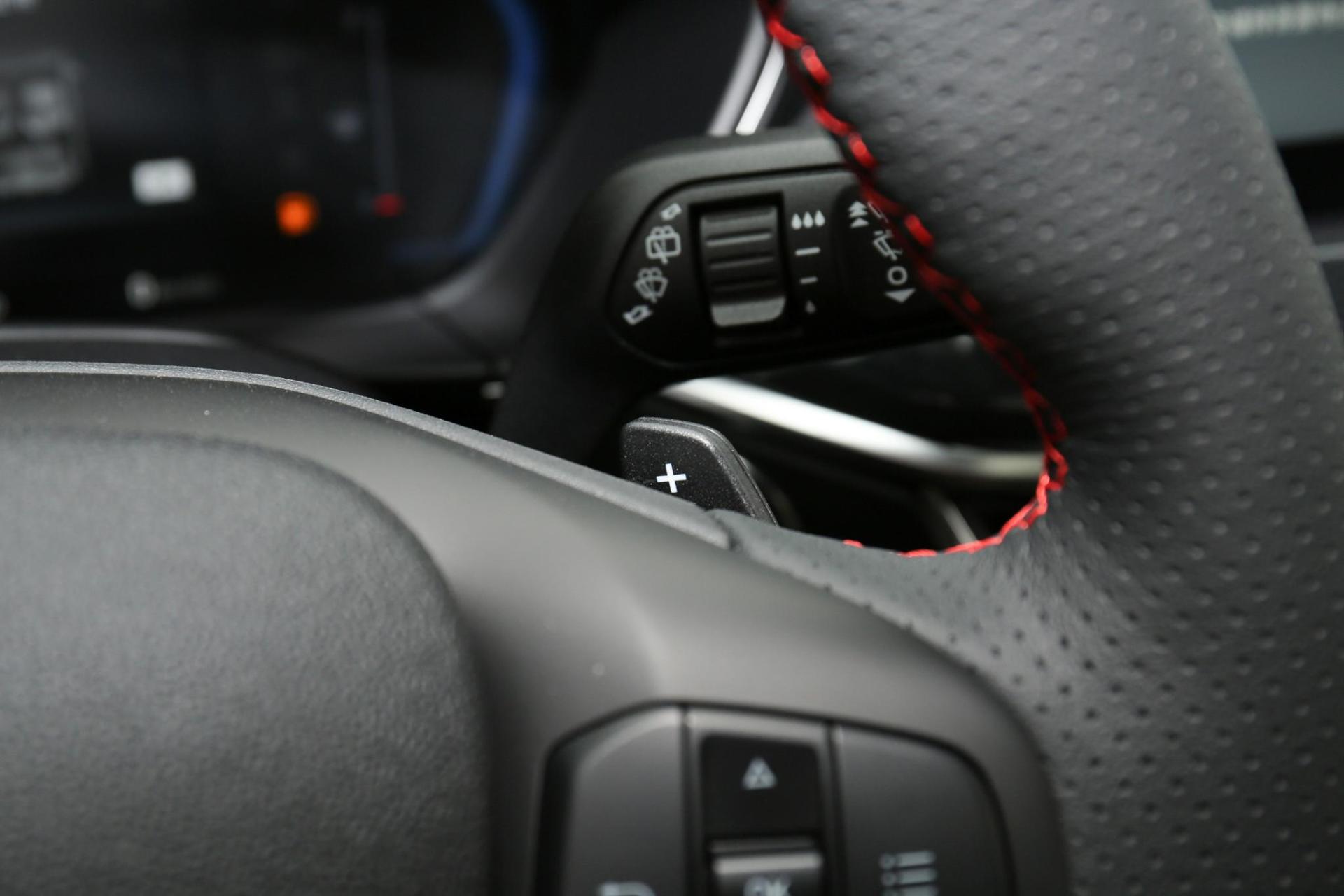 09福克斯1.8t两厢和三厢的区别,福克斯三厢买哪个版本性价比高