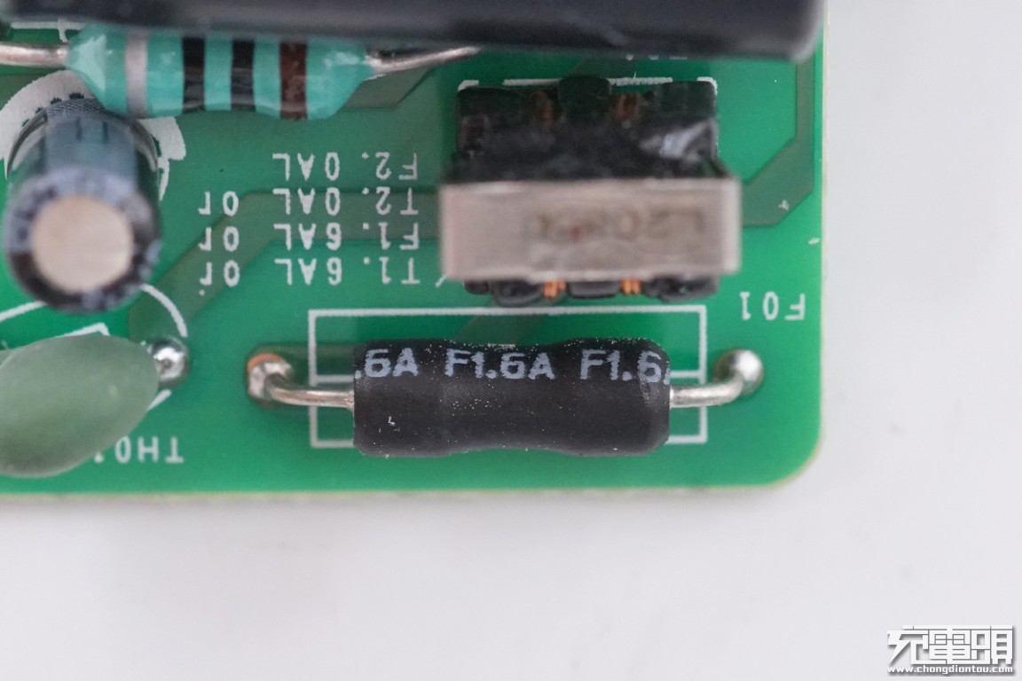 三星25wpd快充怎么拆解,三星25w充电器ta800