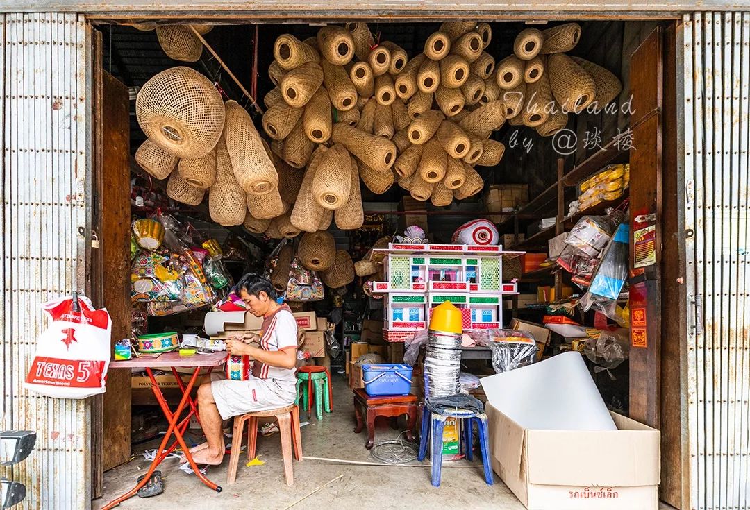 在泰国的“宝石之都”，珠宝街像菜市场，宝石摆地摊上出售