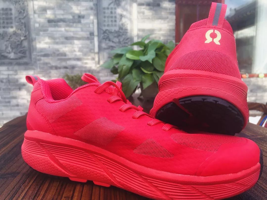 柱子七彩早餐,r2lsd赤道跑鞋支撑性如何