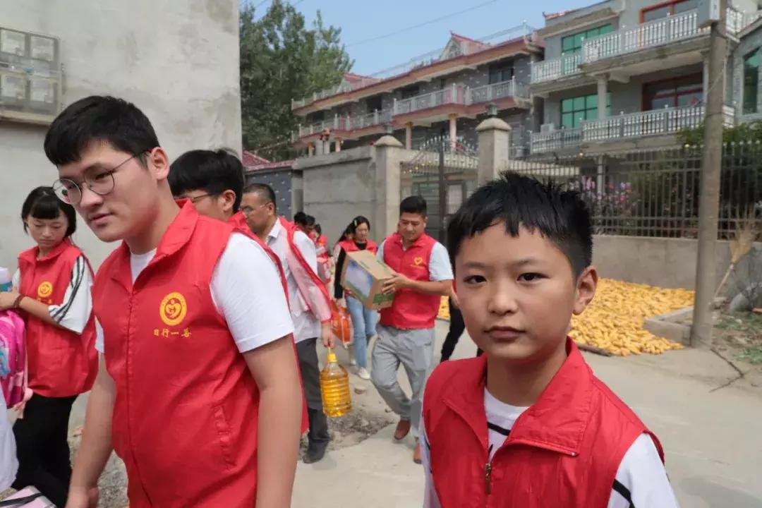 日行一善传递爱心,日行一善爱心传递视频