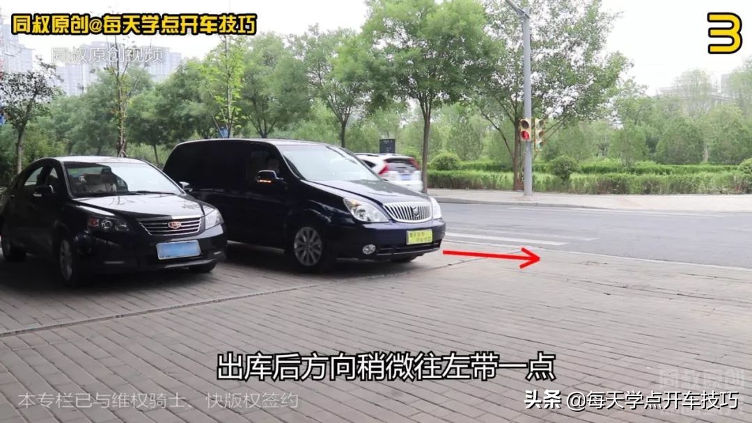 过道太窄倒车入库,过道窄怎么倒车出库