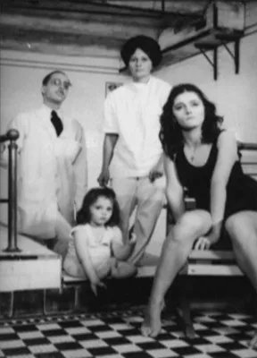 家暴谋杀却逍遥法外，先天畸形反而助长“龙虾男孩”的邪恶