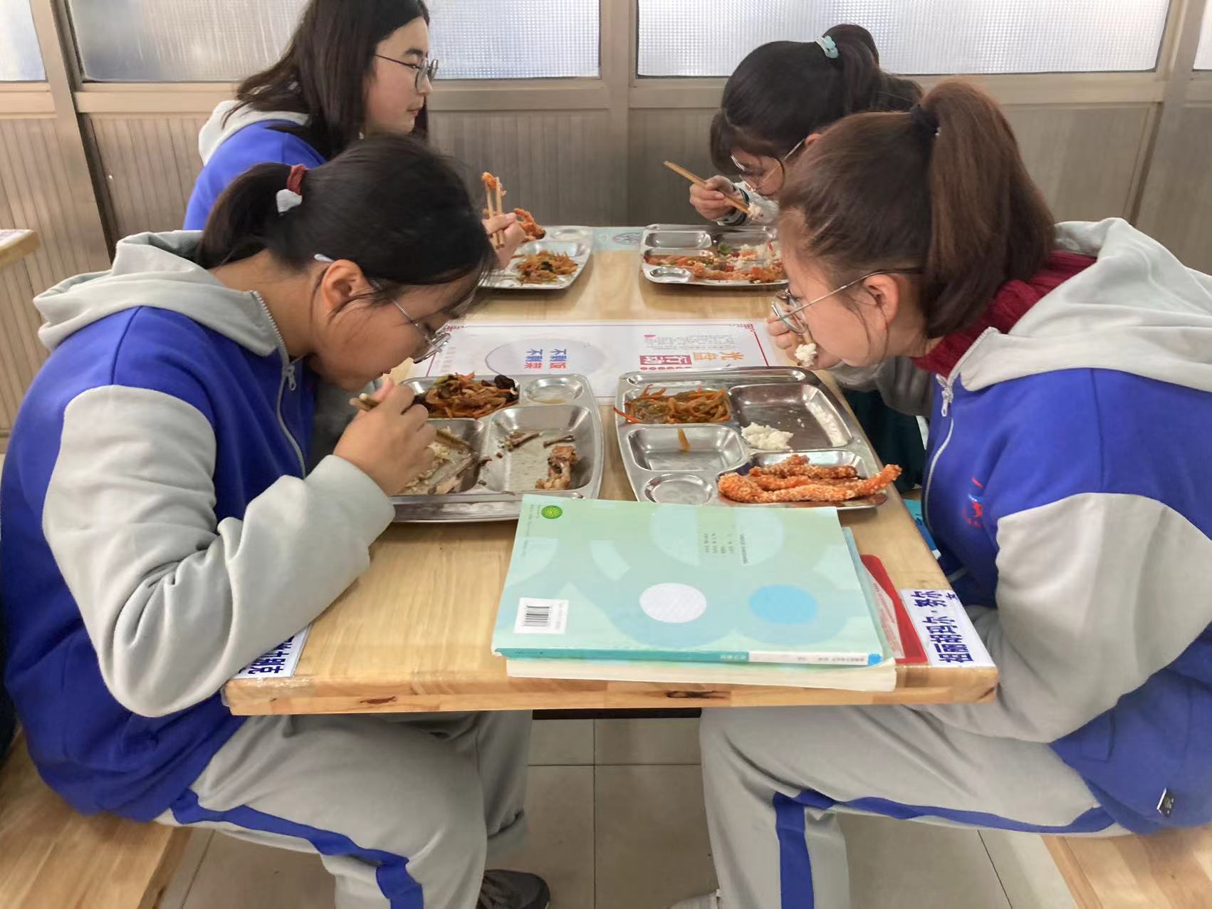 开学第80天：英语朗读批阅赏足球联赛负轻伤