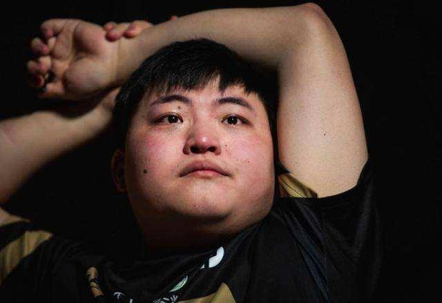 英雄联盟uzi重新回赛场,当英雄联盟变成地下城