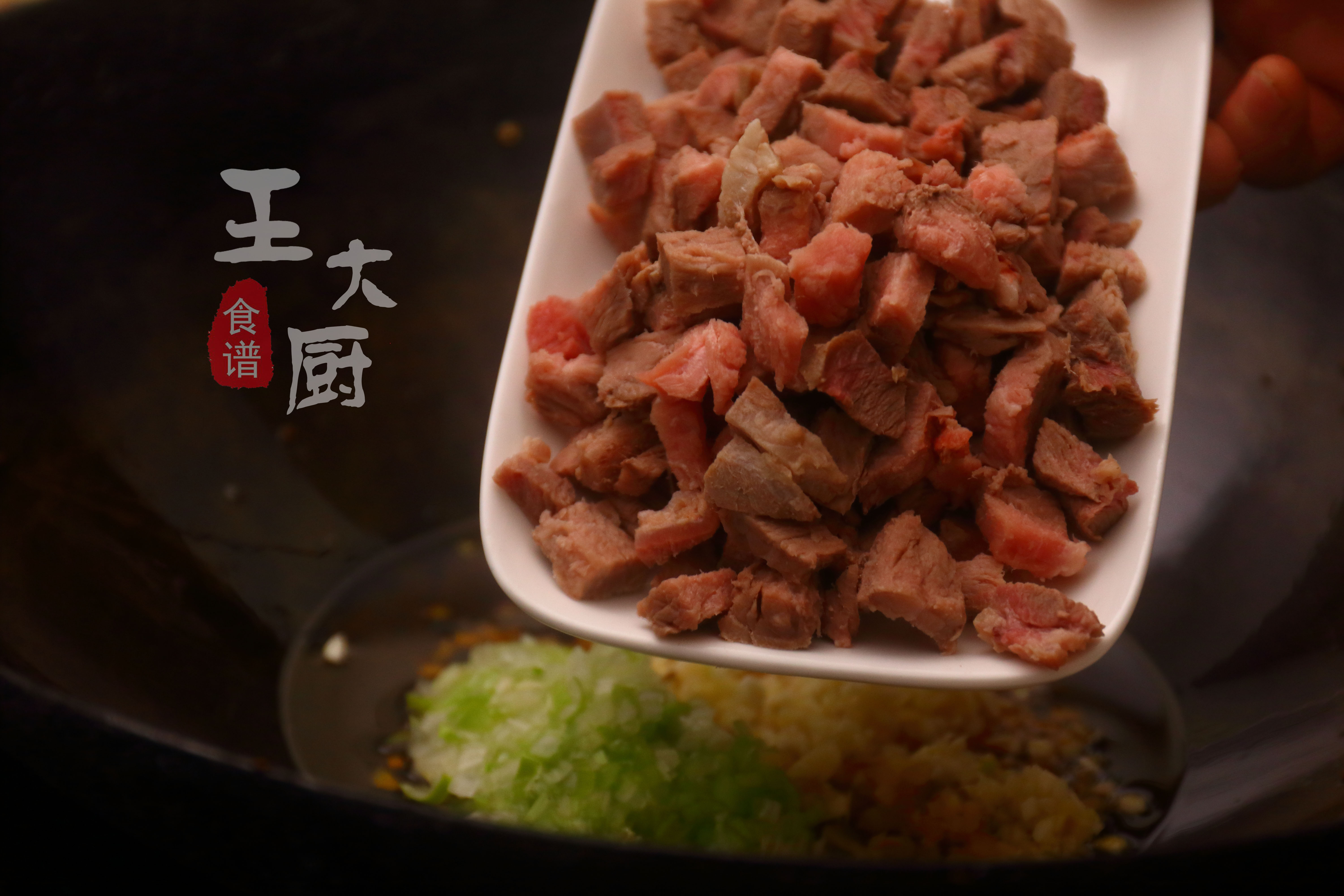 牛肉酱料可以做哪些好吃的,香菇牛肉酱香辣牛肉酱