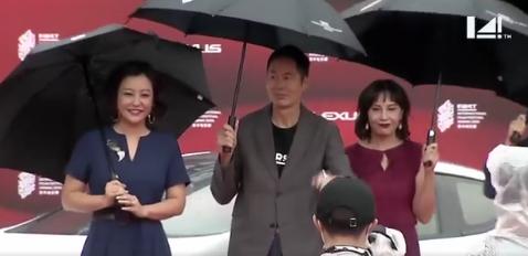 first影展千玺拥抱,first影展宋佳黑脸