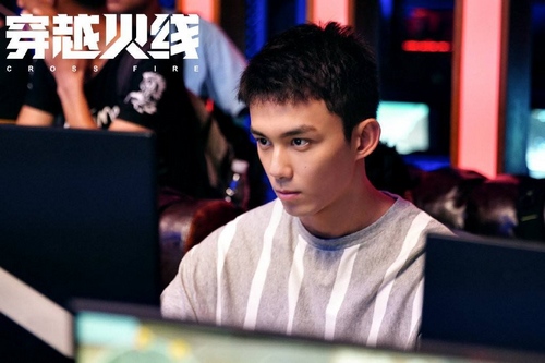 穿越火线cf历史演变,穿越火线十年前你还会选择cf吗