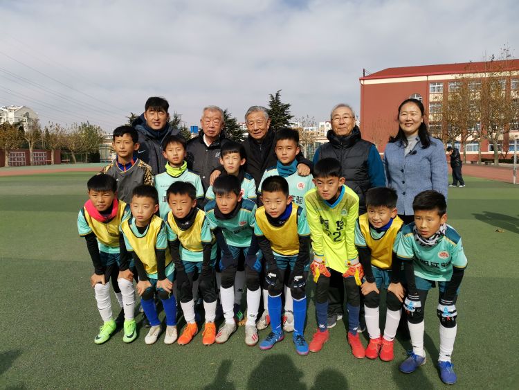 足球大咖汇聚“娃娃足球工程”成果展示在青岛城阳举办