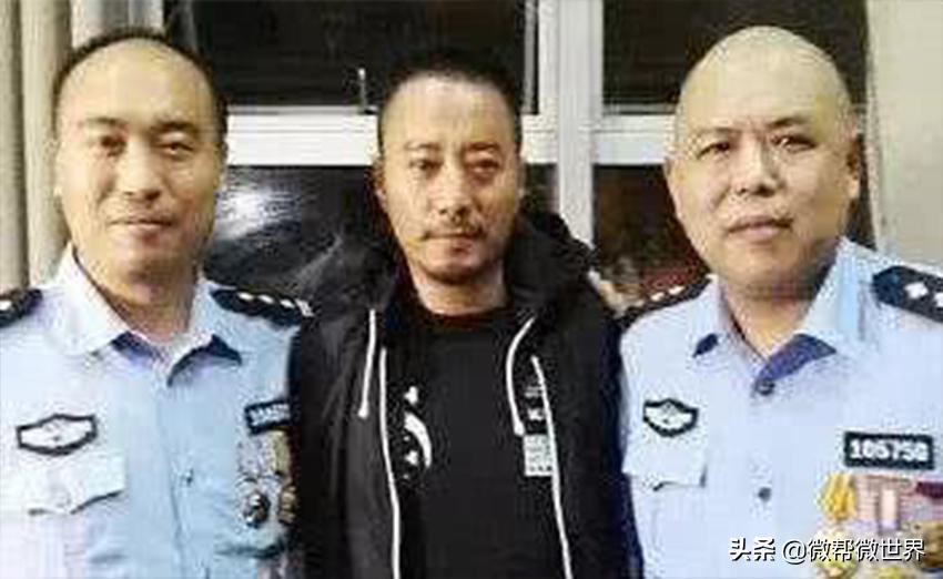 普通人和马云合影,不要和警察叔叔拍照