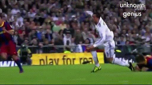 球王也假摔？盘点C罗假摔