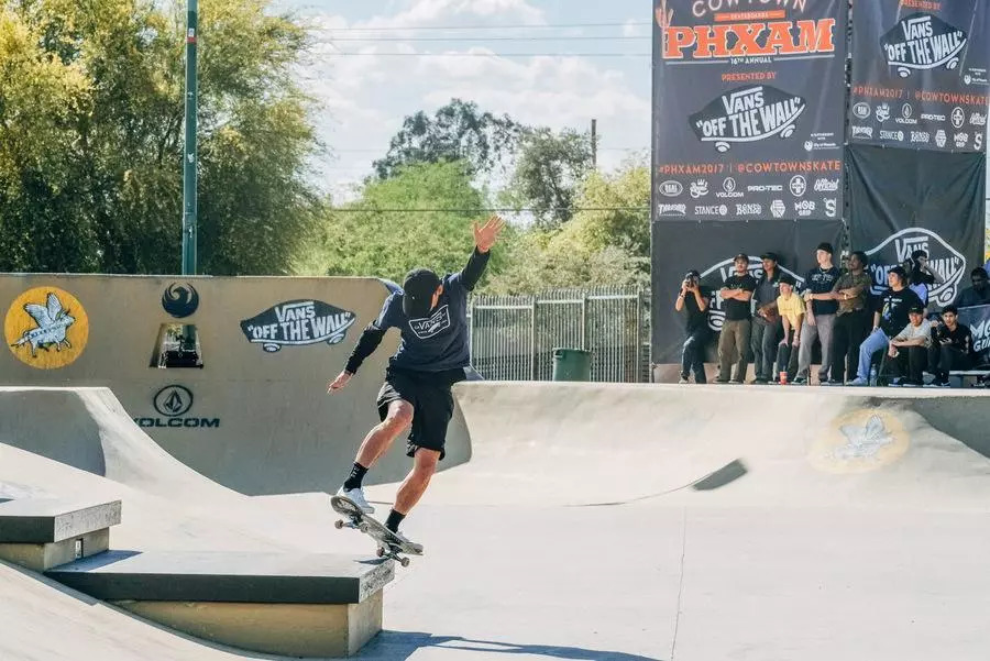 嫌弃校服，逃课打小霸王游戏机的90后老了