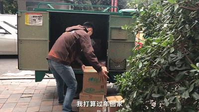 泪奔快递员,泪奔外卖小哥瑟瑟发抖泣不成声