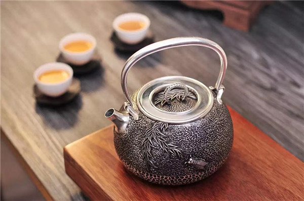 银在什么条件下快速发黑,藏银变黑怎么办