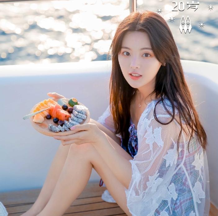 6张杨超越的照片中混进1张宋祖儿的照片，3秒能认出都是真爱粉