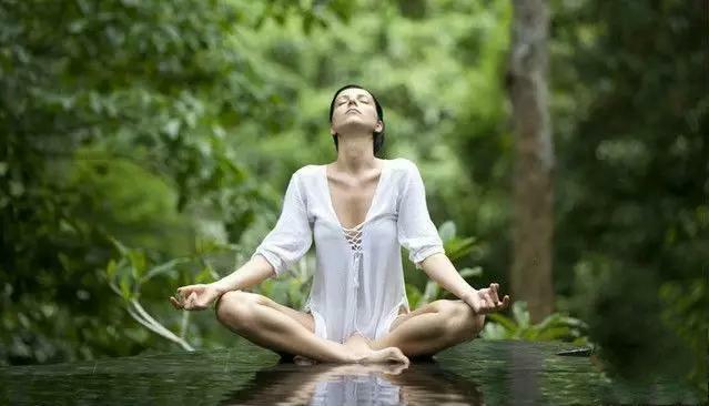 没时间去健身房怎么学瑜伽,没有午休快速恢复的瑜伽动作