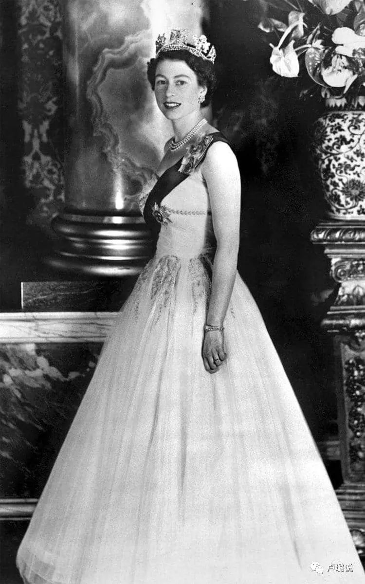 英国女王戴过的皇冠是什么牌子,皇冠有多优雅