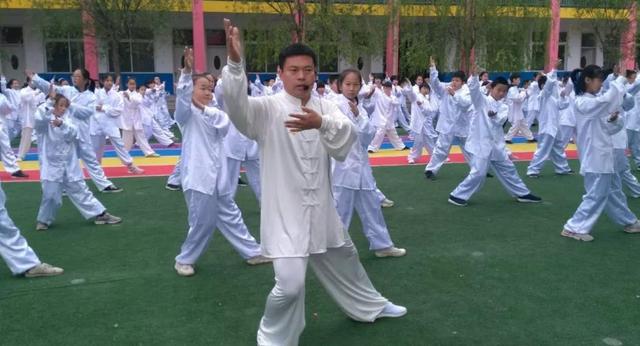 让校园充满欢声笑语,让校园充满阳光