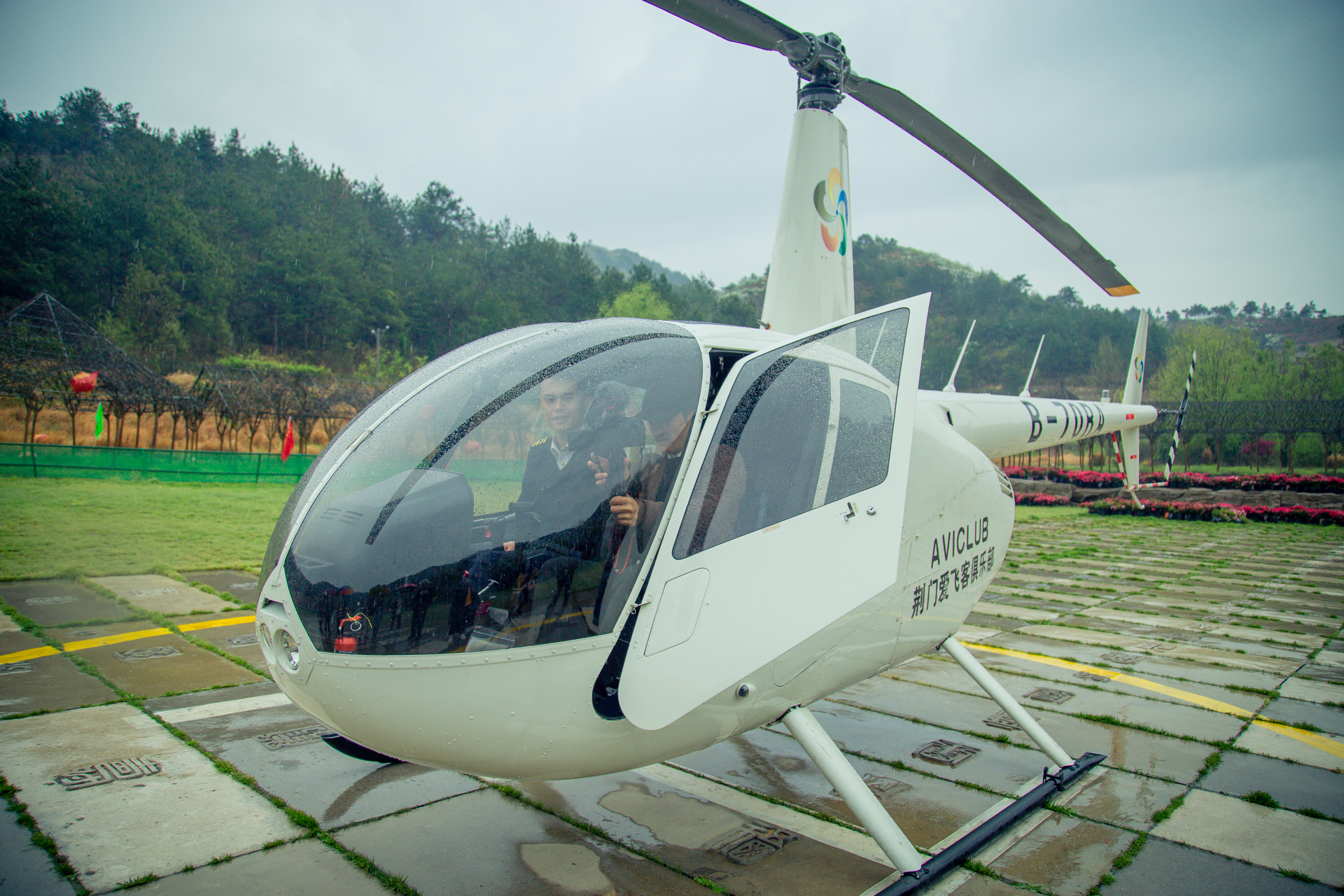 云雾山万亩红杜鹃,云雾山万亩映山红