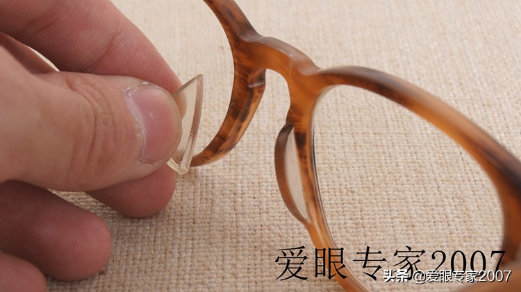 眼镜坏了没有胶带和胶水怎么补救,眼镜坏了去维修要钱吗