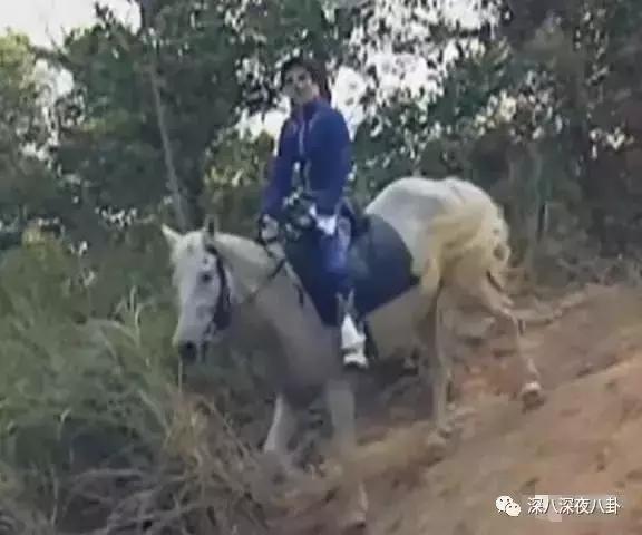 因为“雨女无瓜”这个梗，萧敬腾也被带上了热搜，