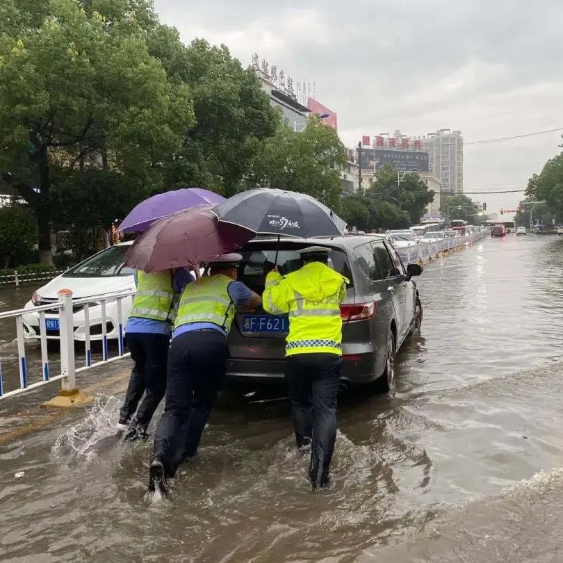 给你三秒钟选一个词语,形容岳阳的词汇