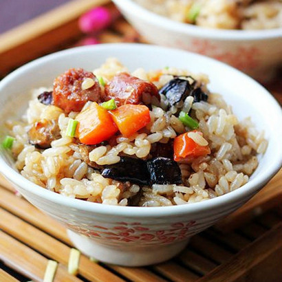 美食分享教你在家做焖饭营养美味,怎么用饭煲做焖饭好吃