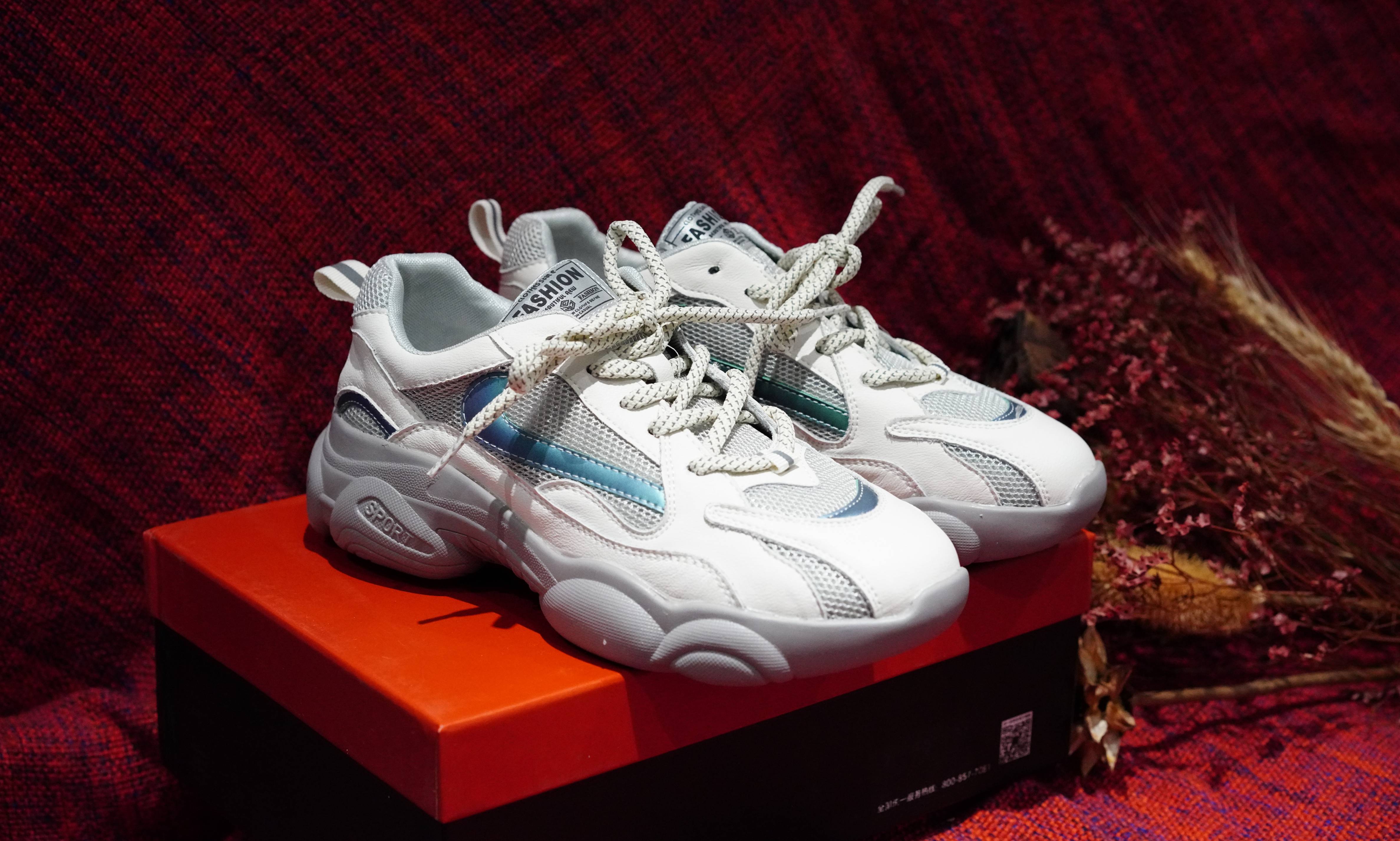 夏季哪款老爹鞋穿显脚秀气,最洋气夏季老爹鞋