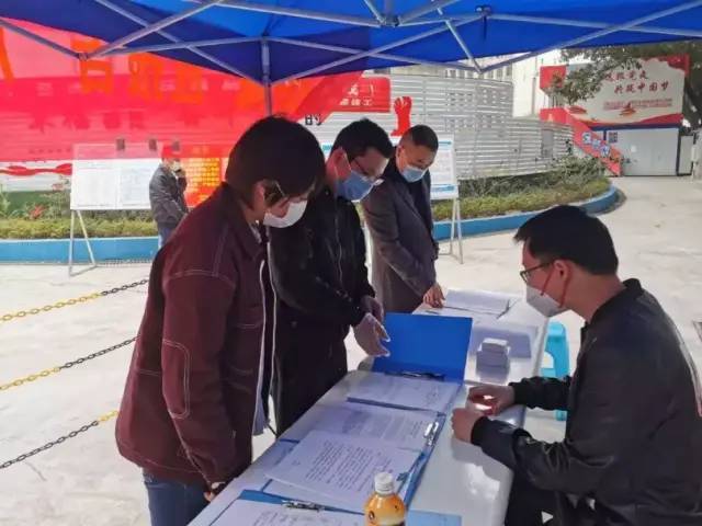 党员干部冲在复工复产第一线,党员干部下沉助力复工复产