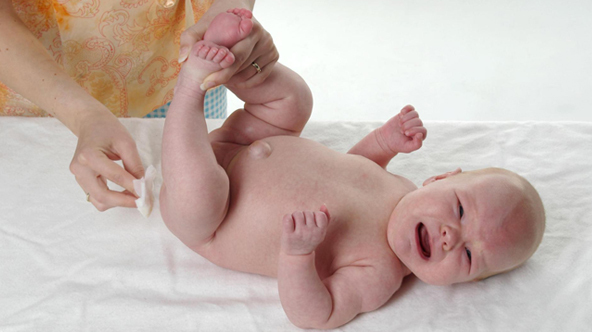 女宝宝私下护理过程,婴儿宝宝私部护理