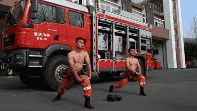 消防员训练震撼的场景,消防员基础体能训练动作大全