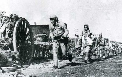 1986年扫地大爷暴露身份,解放后击落美国飞机的老英雄