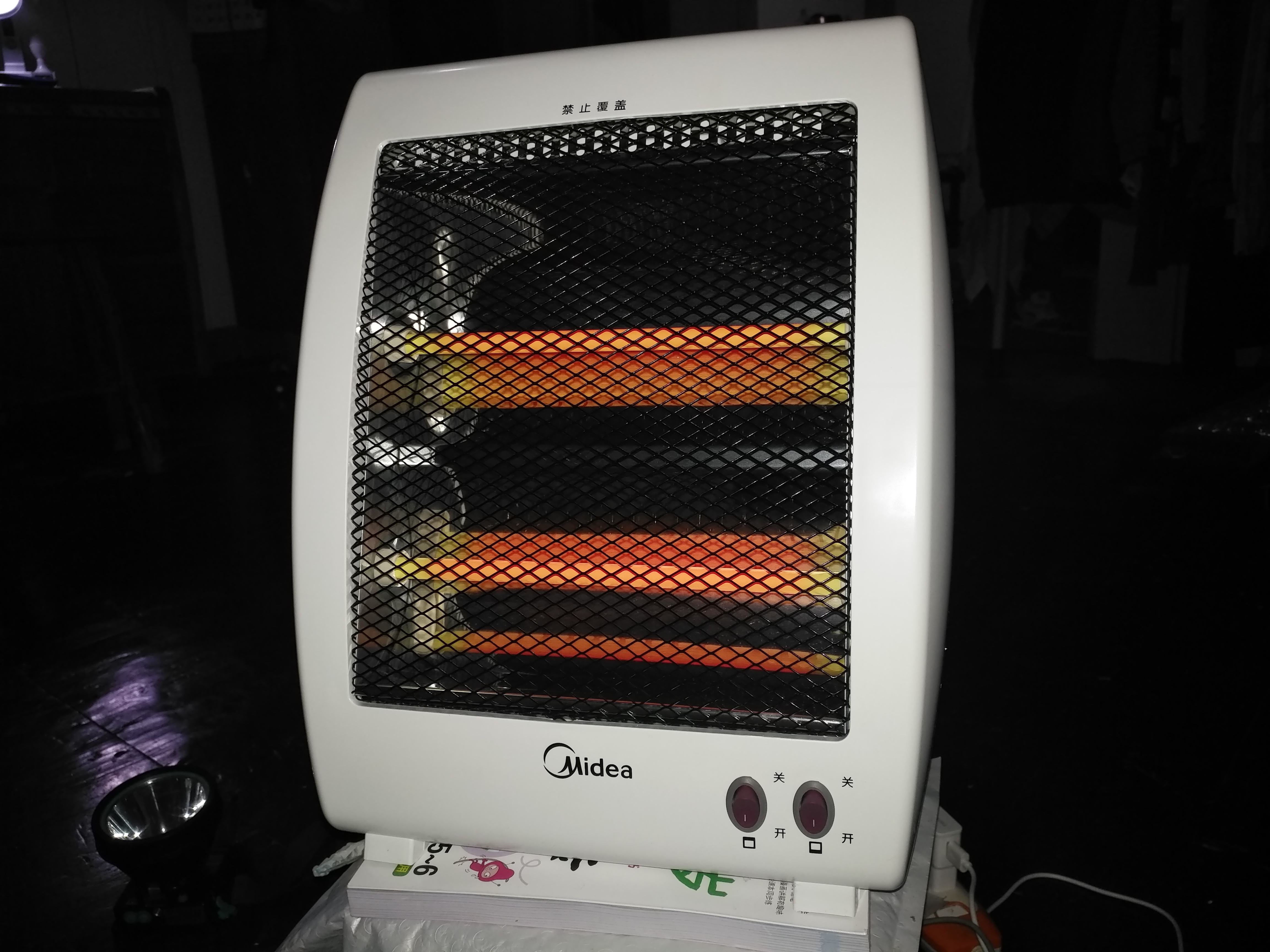 取暖器哪种油汀最好,取暖器用暖风机好还是快热炉好