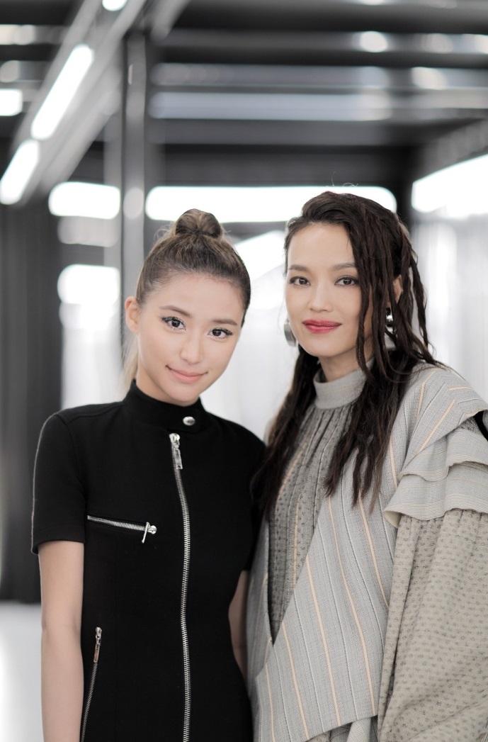 何超莲和明星谁有钱,何超莲秦岚