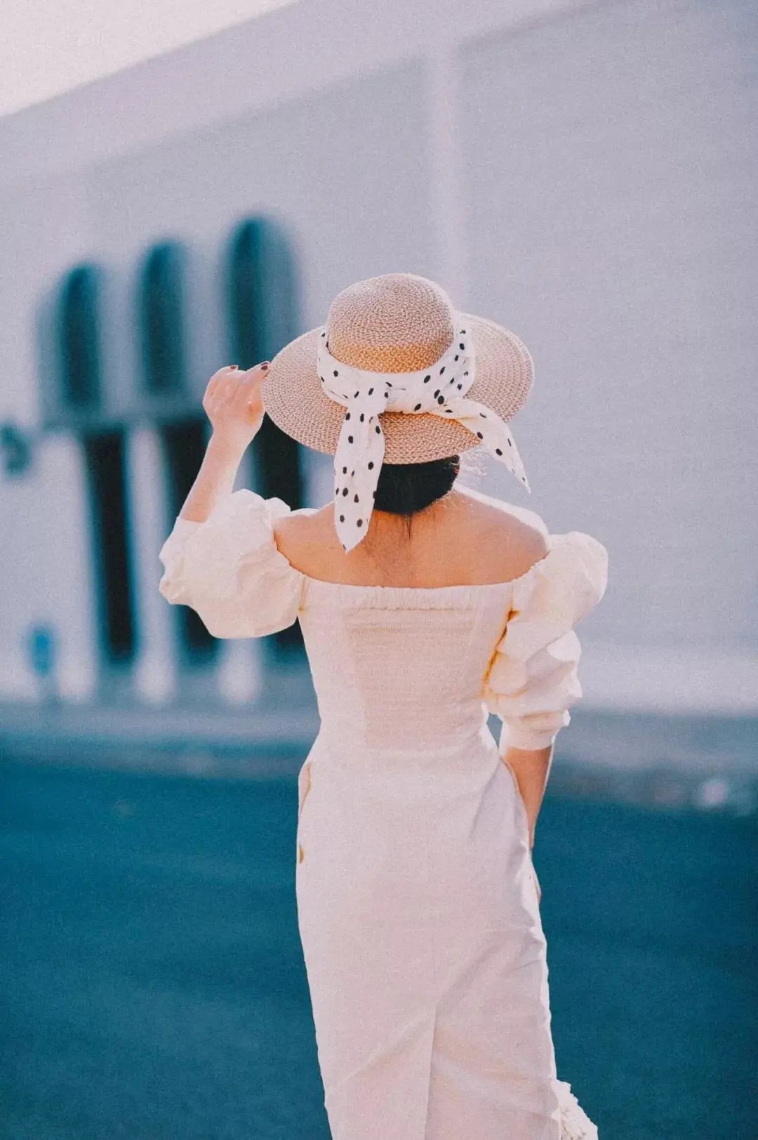 丝巾有什么时髦的使用方法,夏天系丝巾怎样发朋友圈