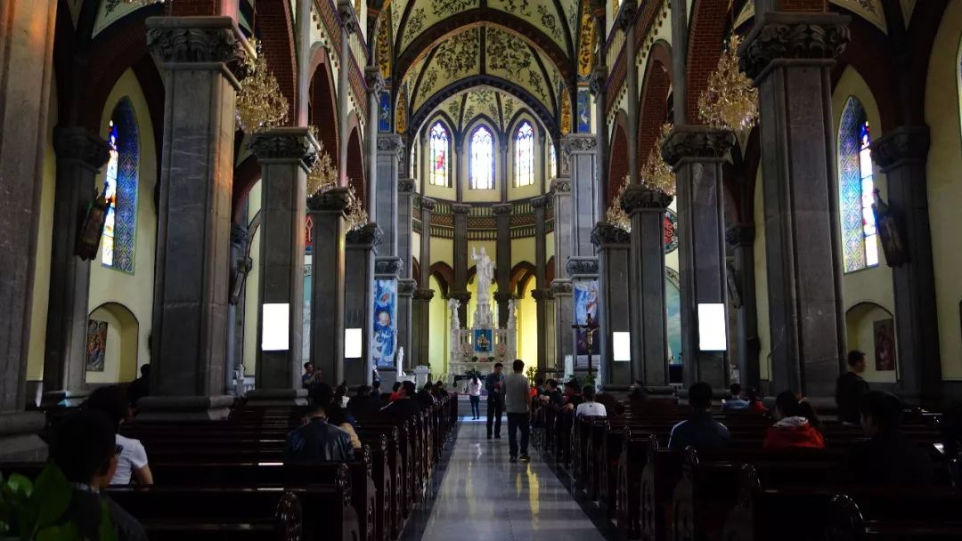 济南这座城市带来了太多的回忆,济南是一座四季美如画的城市