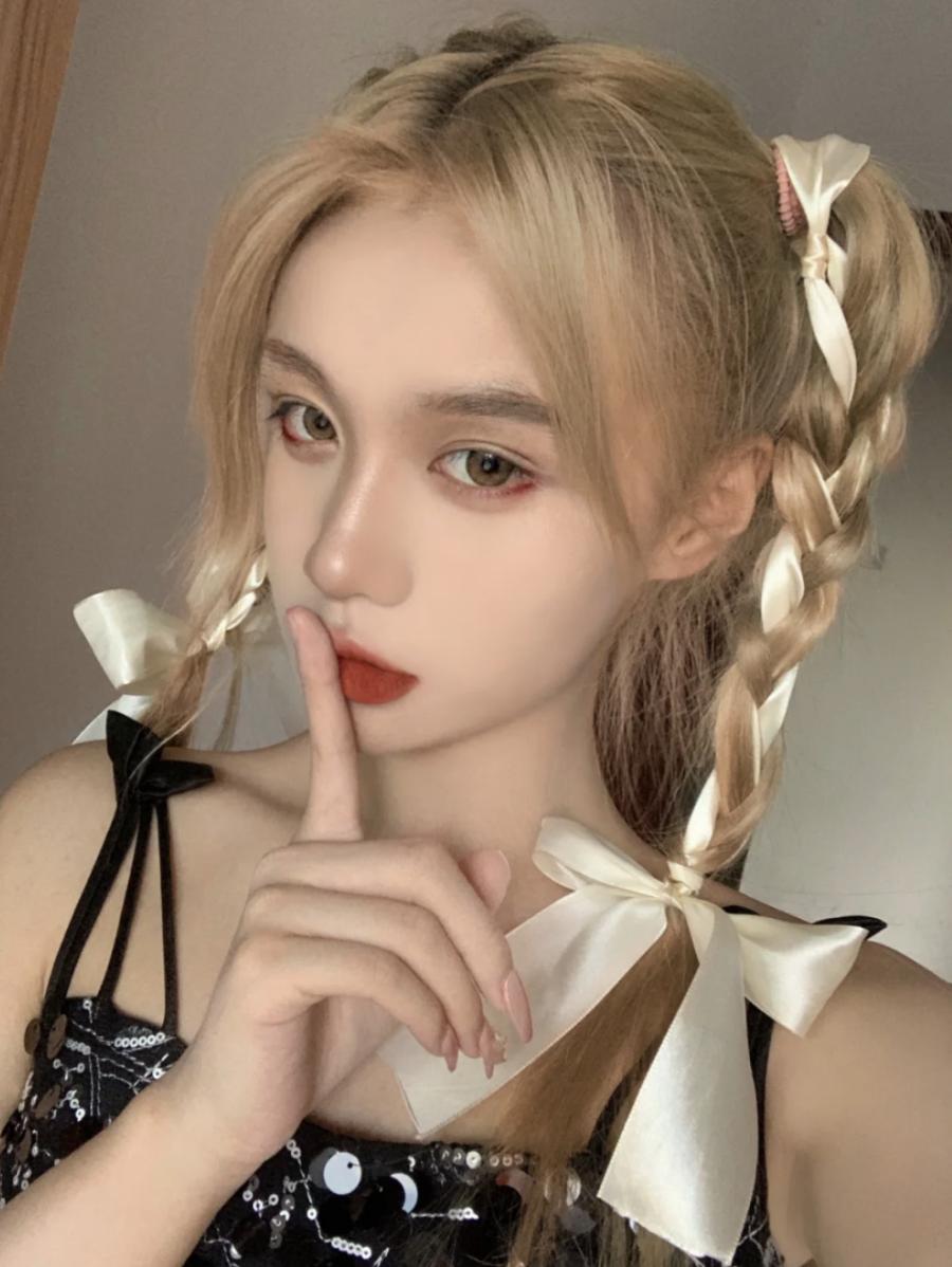 今年新出这4款发型洋气又显脸小,扎起来不秃头又不挡脸的发型