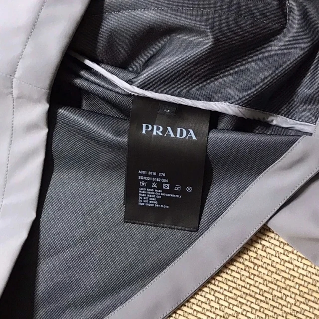 致敬普拉达,普拉达冲锋衣官方旗舰店价格