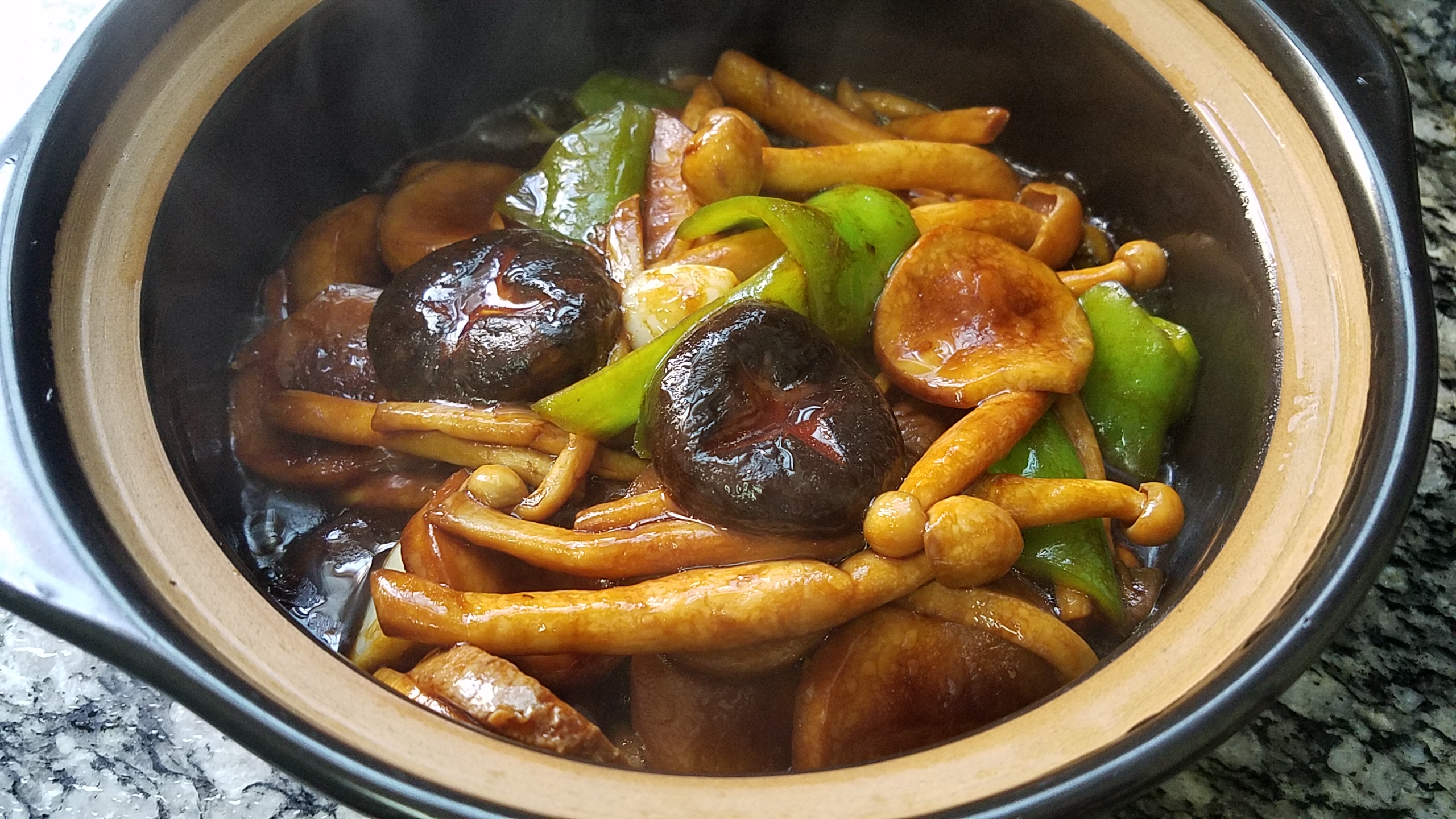 炒香菇炖鸡家常做法,炒香菇家常做法要不要焯水