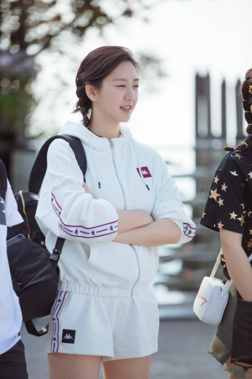 唐一菲早期视频,唐一菲个人收入