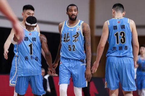 麦克雷首秀5投1中只得2分，看不出亮点，雅尼斯：我不评价他