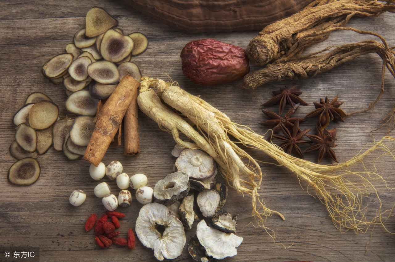 老年斑是怎么出来的要注意点什么,色素斑和老年斑哪个好去除