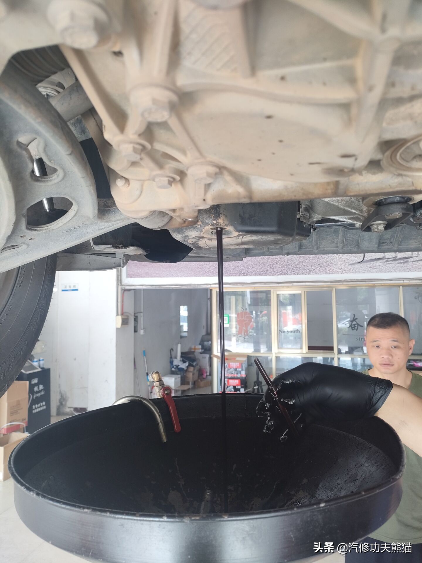 老途观发动机漏油维修,老途观涡轮增压器漏油维修多钱